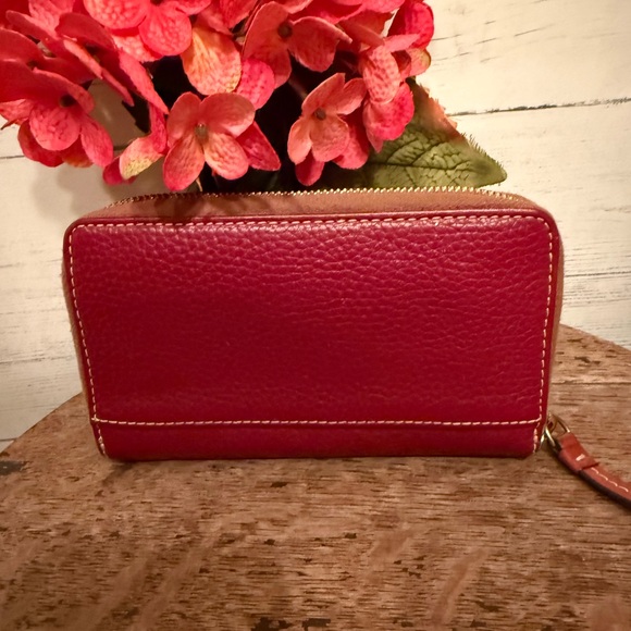 Dooney & Bourke Deep Red Pebble Grain Large Zip Around Brown Accent Leather Pull - Picture 2 of 11